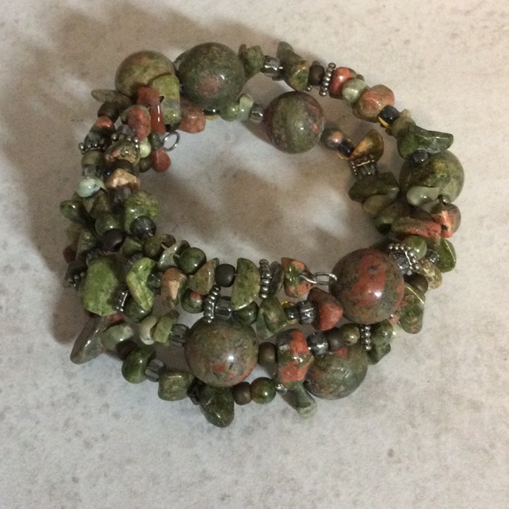 Green bead coil bracelet